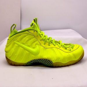 neon green nike shoes
